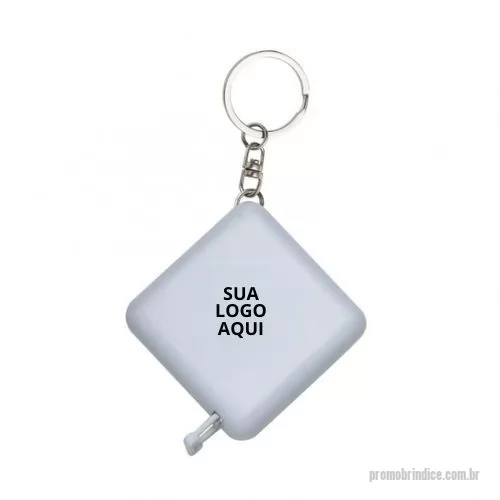 Fita métrica personalizada - Apresente praticidade e funcionalidade com a Fita Métrica Plástica de 1 Metro. Com design compacto e leve, esta fita métrica quadrangular é perfeita para uso diário. Possui frente lisa, verso com botão de trava e acompanha chaveiro para fácil transporte. Personalize com a sua marca e ofereça um brinde que demonstra cuidado com os detalhes e utilidade no dia a dia. Ideal para campanhas promocionais e eventos corporativos, esta fita métrica é um presente prático e sofisticado que irá impressionar seus clientes e fortalecer a presença da sua marca. Garanta já a sua e surpreenda com um brinde útil e elegante!