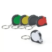 Chaveiro trena feito em plástico com argola metálica e fita de aço com alcance de até 1 metro, também com marcação de medidas em pés e polegadas.  Largura :  3,8 cm  Comprimento :  8,7 cm  Espessura :  1,4 cm
