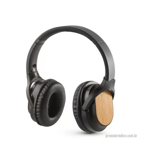Fone de Ouvido Bluetooth personalizado - Fone de ouvido wireless em bambu e ABS. Possui transmissão sem fios BT v5.0, entrada AUX e leitor de cartões TF. Tem bateria com capacidade até 400 mAh e autonomia aproximada de 5 horas. Fornecido em caixa presente de papel kraft. A cor e o resultado da impressão nos materiais naturais pode variar entre produtos.