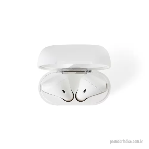Fone de Ouvido Bluetooth personalizado - Fone de Ouvido Bluetooth com Case Carregador – Estilo, Conforto e Tecnologia  Fone de ouvido Bluetooth com comandos touch e microfone integrado, ideal para o uso no dia a dia. Possui acabamento brilhante nos fones e no case, garantindo um visual moderno e sofisticado. O estojo carregador conta com fechamento magnético, oferecendo mais segurança e praticidade no transporte. Acompanha cabo USB Lightning para recarga.  Especificações:  Altura: 5,6 cm  Largura: 4,4 cm  Espessura: 2,1 cm  Área para gravação: 3 cm x 3 cm  Peso aproximado: 39 g