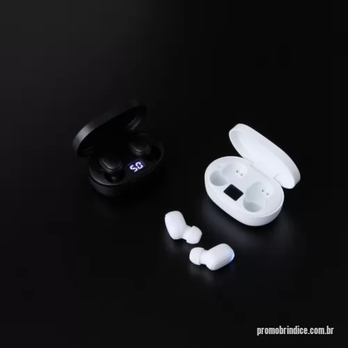 Fone de Ouvido Bluetooth personalizado -  Buscando liberdade e praticidade para o seu dia a dia? Experimente nosso fone de ouvido com Bluetooth! É só abrir o Bluetooth, conectar o TWS, e curtir um encaixe confortável nos ouvidos e uma qualidade sonora incrível. O case acende uma luz ao carregar, adicionando um toque moderno e funcional ao acessório!