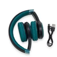 Descrição: Fone de ouvido bluetooth. Possui revestimento de couro sintético com espuma interna, garantindo um ótimo isolamento do som externo, luzes LED RGB, hastes articuláveis com altura regulável, permitindo que o fone seja guardado de maneira compacta, revestimento de tecido na parte superior da hastes, microfone para atendimento de chamadas, botões Play/Pause, M (modo), + e – no corpo do fone. Executa nos modos bluetooth, Auxiliar P2, Rádio FM e Cartão TF (Micro sd). Acompanha cabo USB tipo-C.  Altura :  17,8 cm  Largura :  16,5 cm
