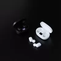  Buscando liberdade e praticidade para o seu dia a dia? Experimente nosso fone de ouvido com Bluetooth! É só abrir o Bluetooth, conectar o TWS, e curtir um encaixe confortável nos ouvidos e uma qualidade sonora incrível. O case acende uma luz ao carregar, adicionando um toque moderno e funcional ao acessório!