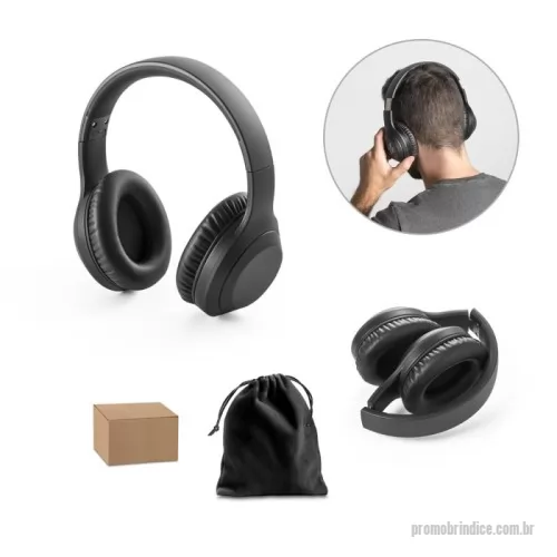 Fone de ouvido personalizado - Fones de ouvido wireless dobráveis em ABS 100% reciclado com ANC - cancelamento de ruído ativo -   permite que se concentre nas principais tarefas do seu dia ou que relaxe a ouvir as suas músicas favoritas sem interrupções. Possui transmissão BT 5.3 e uma bateria de 400 mAh,   aproximadamente 15h de autonomia. Quando ligados ao seu dispositivo móvel ou computador podem ser controlados através de botões nos fones de ouvido.   Se necessário também podem ser utilizados através de um cabo jack com 3.5 mm. Incluso um cabo de carregamento USB-C.   Fornecido em caixa de papel kraft com bolsa. Aba: 300 x 200 mm | Caixa: 170 x 135 x 90 mm