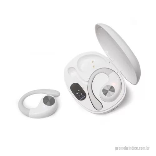 Fone de ouvido personalizado - Viva uma nova experiência sonora com nosso fone esportivo sem inserção intra?auricular, que oferece conforto incomparável e ajustes ergonômicos para acompanhar seus treinos mais intensos. À prova d’água e resistente ao suor, ele se mantém firme em atividades ao ar livre. Os controles touch intuitivos permitem:  Avançar música: toque duplo no lado esquerdo  Aumentar volume: toque triplo no lado esquerdo  Voltar faixa: toque duplo no lado direito  Diminuir volume: toque triplo no lado direito  Modo Jogo (baixa latência): toque quádruplo em qualquer lado  Acompanha case com carregamento integrado e cabo USB?C para recargas rápidas e práticas. Se você busca performance, liberdade de movimento e versatilidade, este fone é a escolha definitiva para esporte e lazer.  Especificações:  Dimensões do fone: 3?cm (A) x 7,5?cm (L)  Área para gravação: 5,5?cm x 6,5?cm  Peso aproximado: 47?g