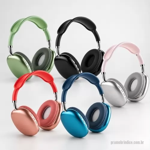 Fone de ouvido personalizado - Fone de ouvido sem fio com estrutura em plástico. Possui conexão via Bluetooth 5.3, rádio FM e entrada para cartão TF (microSD), que permite a reprodução de arquivos MP3, além de microfone integrado e botão para atendimento de chamadas. Conta ainda com arco ajustável, revestimento acolchoado em espuma nas conchas, painel de botões para controle de funções e entradas USB-C e P2, destinadas ao carregamento e à conexão com fio em dispositivos compatíveis, respectivamente. Acompanha cabo USB-C.