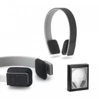 Fone de ouvido ajustáveis em ABS, com acabamento emborrachado e transmissão por bluetooth. Autonomia até 5 h. Função para atender chamadas, controle de volume e conexão à playlist do dispositivo móvel. Permite emparelhamento com 2 dispositivos móveis em simultâneo. Incluso cabo USB/micro USB para carregar. Fornecido em caixa presente. 157 x 165 x 42 mm | Caixa: 161 x 200 x 55 mm