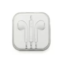  Fone de ouvido estéreo com microfone e controle de volume. Fone de ouvido plástico na cor branca, entrada P2, possui indicativo L(left) e R(right) na área interna do fone, detalhes internos vazados no fone(possibilita a visão da tela de proteção), microfone acoplado no suporte com desenho indicativo e no verso do suporte controle de volume com desenho indicativo – e +. Acompanha embalagem plástica branca com tampa acrílica transparente. OBS.: Botões de volumes funcionam apenas em aparelhos da linha APPLE.  Altura :  6,2 cm  Largura :  6,2 cm  Espessura :  2 cm  Comprimento :  102 cm