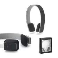Fones de ouvido ajustáveis em ABS, com acabamento emborrachado. Possui transmissão sem fios BT v4.1 e autonomia, aproximada, de 5 h. Possui função para atender chamadas, controle de volume e conexão à playlist do dispositivo móvel. Incluso cabo USB p
