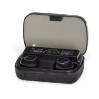 Fone de ouvido Bluetooth com comandos touch e case carregador é a escolha ideal para quem busca praticidade e mobilidade. Feito em material plástico, ele conta com um display de bateria e fechamento magnético no case, que pode ser utilizado como um power bank de baixa capacidade em situações de emergência. Acompanham 2 pares de eartips em diferentes tamanhos e cabo USB, garantindo maior conforto e opções de ajuste para os ouvidos. Com a versão wireless V5.1 e perfis wireless A2DP/HFP/HSP/AVRCP, a distância de transmissão chega a 10 metros. A autonomia dos fones é de 2h20, e o case pode recarregá-los por até 4 a 5 ciclos. Desfrute de sua música e atenda chamadas de forma prática e sem fios com este fone de ouvido Bluetooth de alta qualidade!