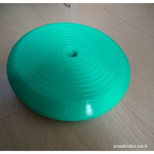 Freesbee personalizado - Peça moldada pelo processo de injeção para ser utilizada para  Brincadeiras com Pets  Marca  TUKY  é produzida com materiais plásticos  PP  isentos de Ftalatos e Metais Pesados. O produto é muito utilizado como brinde nos setores de  Pets, Fabricas de Ração  e pode ser personalizado com o logo do cliente. A personalização é realizada com utilização de “Promotor de Aderência” para que a impressão não se solte. É realizada pelo processo de Tampografia também com tintas atóxicas livres de metais pesados. O produto é reciclável em processos convencionais. A matéria prima normalmente usada é o Polipropileno –PP