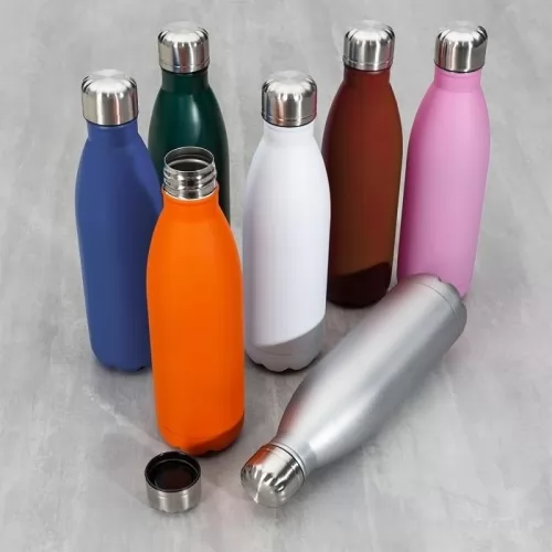 Garrafa de metal personalizada - Descrição: Garrafa 750ml em inox com tampa rosqueável e pintura fosca. Obs.: Não é um modelo térmico.  Altura :  27,5 cm  Largura :  7,3 cm  Circunferência :  23 cm  Medidas aproximadas para gravação (CxL):  14 cm x 6 cm