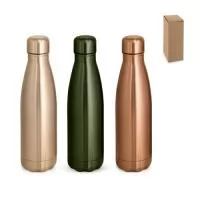 Garrafa em aço inox de parede dupla térmica, isolada a vácuo. Garrafa com acabamento metalizado e tampa em aço inox. Todas as componentes da garrafa - tampa, corpo e base - na mesma cor. Capacidade até 510 mL. Fornecido em caixa presente de papel kraft. Certificação EU Food Grade. ø70 x 255 mm