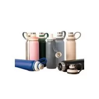 Garrafa em inox com capacidade máxima de 800 ml. Possui tampa plástica com protetor rosqueável para o bocal e alça fixa em silicone. Altura : 24,9 cm Largura : 10,5 cm Circunferência : 24,1 cm Diâmetro : 5 cm Peso aproximado g : 182