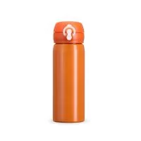 Garrafa 500ml em inox com botão e válvula para abertura. Possui um sistema de trava (basta mover para cima/baixo para abrir/fechar) pressione o botão central para abrir a tampa. 