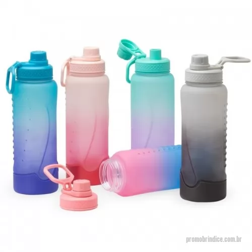 Garrafa personalizada - Garrafa plástica 1,1 litros com base de silicone anti-impacto (removível). Tampa com alça para transporte e tampa de proteção para o bocal.