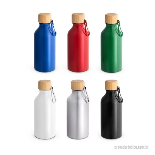 Garrafa personalizada - Squeeze em alumínio 100% reciclado com cor sólida brilhante. A squeeze tem uma tampa em bambu, à prova de água, e mosquetão que facilita o transporte. Capacidade até 400 mL. Caixa branca 94656 vendida opcionalmente. Certificação EU Food Grade. A cor e o resultado da impressão nos materiais naturais pode variar entre produtos. ø66 x 171 mm
