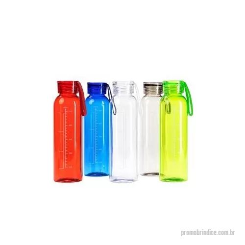 Garrafa personalizada - Garrafa feita em plástico livre de BPA com capacidade máxima de 640 ml e marcação de volume impressa de até 600 ml. Conta com tampa plástica rosqueável com alça de silicone fixa. Altura : 22,6 cm Largura : 6,6 cm Circunferência : 21,1 cm Peso aproxim