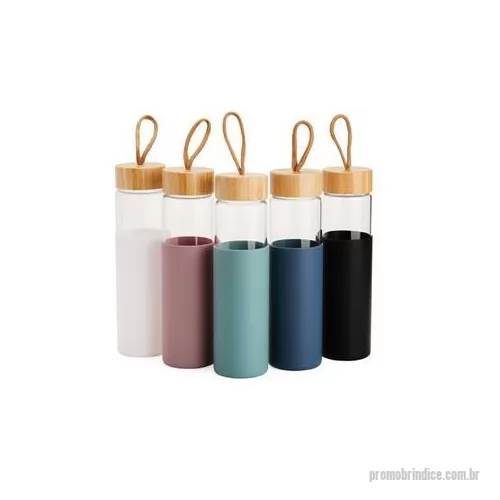 Garrafa personalizada - Garrafa de vidro borossilicato com capacidade de 750ml. Contém tampa de bambu com alça de algodão e luva de silicone. Altura : 26,2 cm Largura : 7,1 cm Circunferência : 22,7 cm Tamanho total aproximado CxL : Diâmetro bocal 4,8 cm Peso aproximado g : 