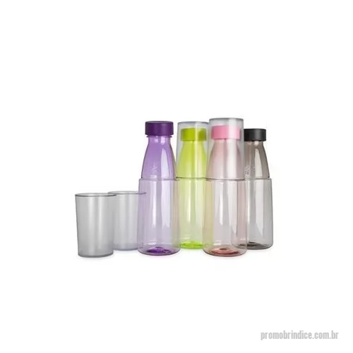 Garrafa personalizada - Garrafa e copo em um único produto! Com capacidade de 550 ml, a garrafa 2 em 1 é fabricada em plástico e possui um copo integrado, ideal para consumir água, chá gelado e outras bebidas com praticidade. Conta com tampa rosqueável que garante segurança
