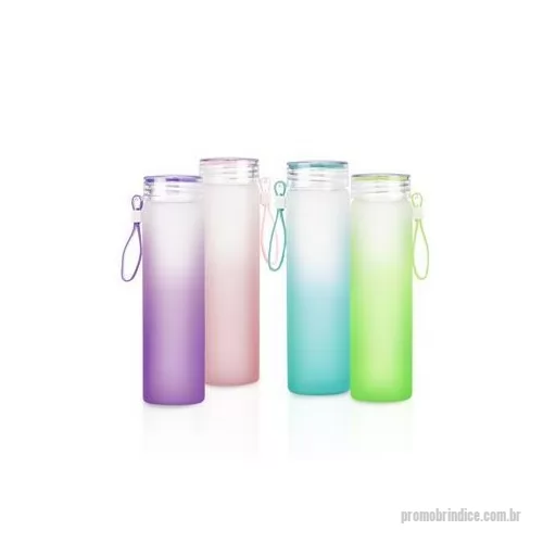 Garrafa personalizada - Garrafa de vidro jateado bicolor, capacidade de 450ml. Contém alça de silicone. Altura : 21,8 cm Largura : 6 cm Circunferência : 19 cm Tamanho total aproximado CxL : Diâmetro sem a tampa 4,3 cm Peso aproximado g : 257