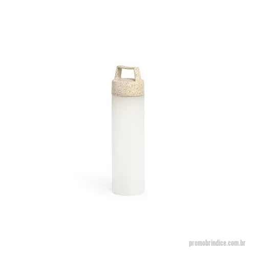 Garrafa personalizada - Garrafa plastica com capacidade de 650 ml, com tampa de fibra de arroz rosqueável e alça. Altura : 25,7 cm Largura : 6,6 cm Circunferência : 21 cm Peso aproximado g : 191