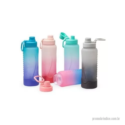 Garrafa personalizada - Squeeze plástica 1,1 litros com base de silicone anti-impacto removível . Tampa com alça para transporte e tampa de proteção para o bocal.