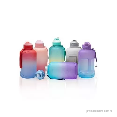 Garrafa personalizada - Squeeze PETG 2,2 litros com bico flip de silicone. Livre de BPA, a garrafa contém tampa com botão de acionamento para o bico com capa protetora, canudo acoplado e alça para transporte.