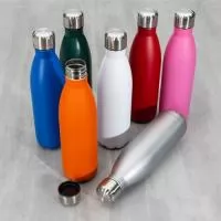 Garrafa 750ml em inox com tampa rosqueável e pintura fosca. Obs.: Não é um modelo térmico.