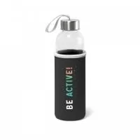 Squeeze em vidro e aço inox com alça na tampa para facilitar o transporte. Capacidade até 520 mL. Fornecido com luva em soft shell. Certificação EU Food Grade. Caixa branca 94651 vendida opcionalmente. ø65 x 225 mm