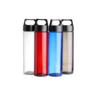 Garrafa de PVC com capacidade de 700ml.
