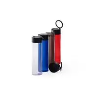 Esta garrafa é a opção certeira para manter a rotina de hidratação em qualquer lugar. Feita em PVC e com capacidade máxima de 700ml, conta com tampa rosqueável e uma alça circular para facilitar o transporte de mão ou até mesmo pendurar em ganchos, c