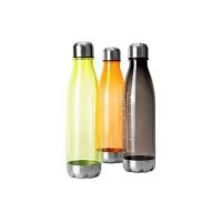 Garrafa plástica translúcida com capacidade máxima de 750ml e marcação de volume até 700 ml. Conta ainda com base e tampa rosqueável em alumínio. Altura : 26,7 cm Largura : 7,1 cm Circunferência : 33,2cm Peso aproximado g : 95