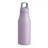 A Garrafa Inox 650ml Personalizada é uma excelente opção para empresas, eventos, academias, campanhas promocionais e presentes personalizados. Fabricada em inox de alta qualidade, combina resistência, praticidade e um design moderno, sendo ideal para o uso diário.  Com capacidade para 650ml, possui tampa rosqueável com alça para transporte, oferecendo mais segurança no fechamento e praticidade para levar a garrafa em viagens, caminhadas, academia ou ambiente de trabalho.  A personalização pode ser realizada em gravação a laser, proporcionando um acabamento sofisticado, permanente e resistente, ou em DTF UV, ideal para logotipos, artes coloridas e imagens com excelente definição e alta durabilidade.  Características Capacidade: 650ml Material: Inox Tampa rosqueável Alça para transporte Personalização em gravação a laser ou DTF UV Medidas Altura: 23,6 cm Largura: 7,2 cm Circunferência: 22,7 cm Informações Importantes O prazo de produção começa a contar somente após a aprovação do layout 