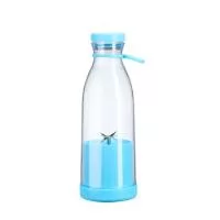 Garrafa plástica com base misturadora para frutas com capacidade máxima de 380ml. Possui base rosqueável com lâminas em inox acionadas por botão, permitindo a mistura de frutas com líquidos, além de tampa rosqueável e alça removível em silicone para 