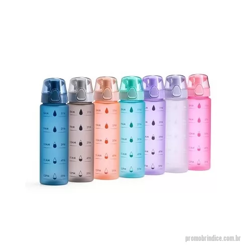 Garrafa Plástica personalizada - Mantenha-se hidratado com a nossa garrafa ideal para o dia a dia. Feita de plástico resistente, ela combina praticidade e funcionalidade com um design inteligente. Possui tampa com bocal e botão de acionamento para facilitar o uso, alça para transporte que garante praticidade onde quer que você vá, e um marcador de horário que ajuda a lembrar de se hidratar ao longo do dia, além de motivar quem tem dificuldade em manter uma rotina de consumo de água