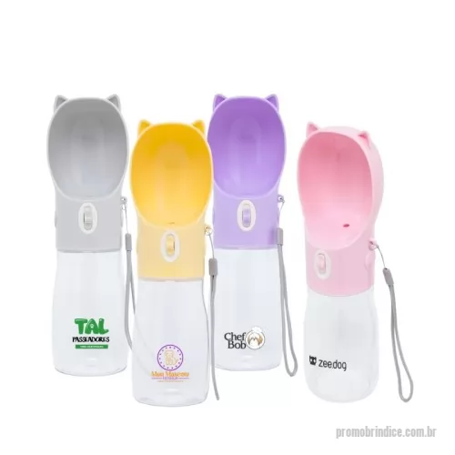 Garrafa Retrátil para Pet personalizada - Garrafa bebedouro para pet feita em plástico com capacidade de 420ml. Basta acionar o botão para liberar o fluxo da água através da tigela. Acompanha alça de nylon para transporte.