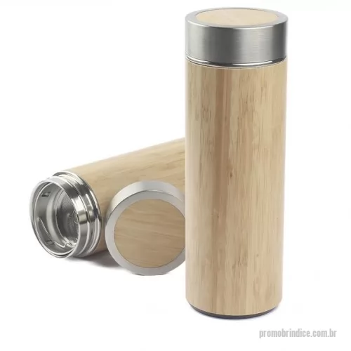 Garrafa térmica personalizada - Garrafa térmica em aço inox com parede dupla isolada a vácuo com capacidade de até 400 ml. Com revestimento externo em fibra de bambu e infusor para chás. Tampa rosqueável e anel de silicone para vedação. Conserva líquido quente por até 12 horas e líquido frio até 18 horas.  A tonalidade da madeira pode sofrer alteração