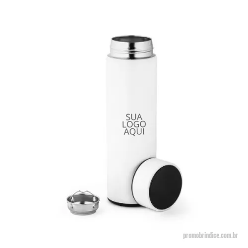 Garrafa térmica personalizada - Garrafa Inteligente Térmica 450 ml Personalizado . Brinde para empresas: Garrafa térmica de parede dupla em aço inox, um brinde corporativo sofisticado e funcional. Isolada a vácuo, esta garrafa vem com uma tampa equipada com um termômetro digital, permitindo que você monitore a temperatura da sua bebida com facilidade. Acompanha um infusor para chá, ideal para os apreciadores desta bebida. Com capacidade de manter as bebidas quentes por 8 horas e frias por 24 horas, e um volume de até 470 mL, este brinde é perfeito para o dia a dia. Cada garrafa é fornecida em uma elegante caixa presente, pronta para ser o destaque entre os brindes corporativos da sua empresa.