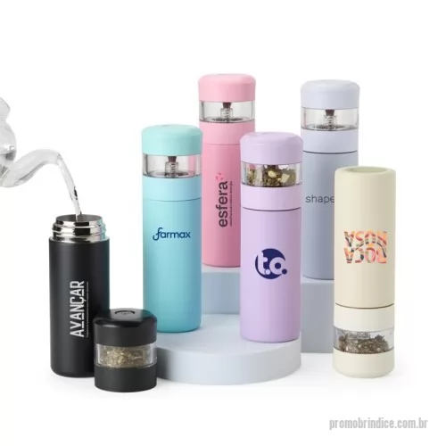 Garrafa térmica personalizada - Garrafa térmica de 350ml feita em aço inoxidável 304. Possui compartimento separado com infusor integrado e botão na parte superior da tampa para acionar a liberação do líquido para o compartimento.
