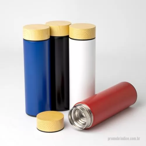 Garrafa térmica personalizada - Garrafa térmica 450ml em inox com parede dupla, infusor e tampa rosqueável com detalhe em madeira.