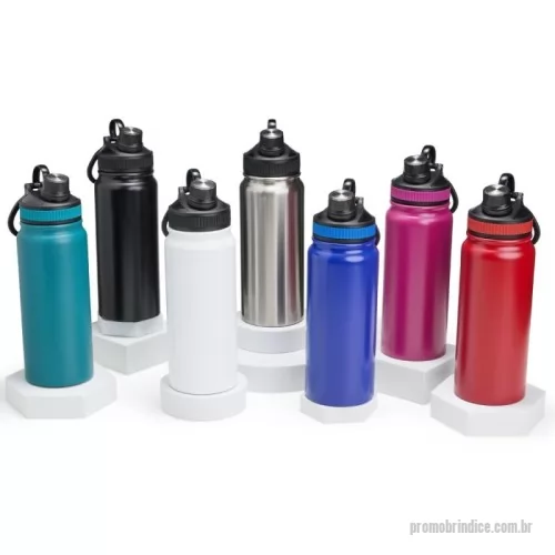 Garrafa térmica personalizada - Se você busca uma garrafa térmica para acompanhar sua rotina, essa é a escolha perfeita! Com 650ml de capacidade e feita em inox 304, ela garante hidratação na temperatura certa para o dia a dia. Sua tampa de plástico rosqueável traz detalhes em emborrachado e uma alça super flexível. Além disso, ela proporciona firmeza devido à sua base antiderrapante, que evita deslizes. Uma aliada indispensável para manter a bebida sempre na temperatura perfeita.  Altura :  23,9 cm  Largura :  8,6 cm  Circunferência :  25,3 cm