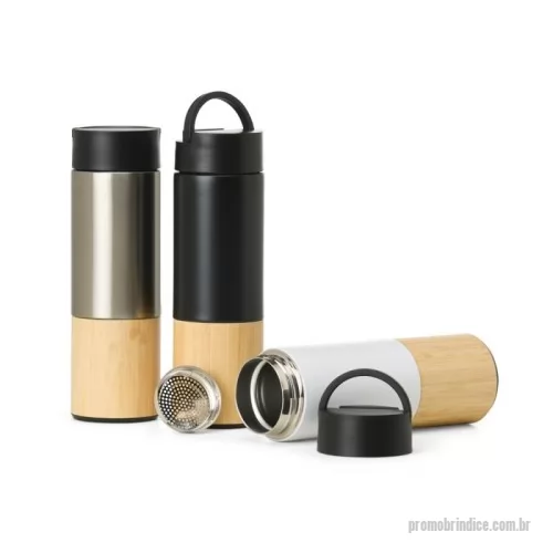 Garrafa térmica personalizada - Garrafa térmica produzida em inox 304 com capacidade de 420ml, acompanha peneira para infusão de bebidas. Com detalhes em bambu e plástico, sua tampa é livre de BPA e possui uma alça para transporte que também pode ser utilizada como suporte para celular.  Altura :  22,4 cm  Largura :  7 cm  Circunferência :  22,1 cm