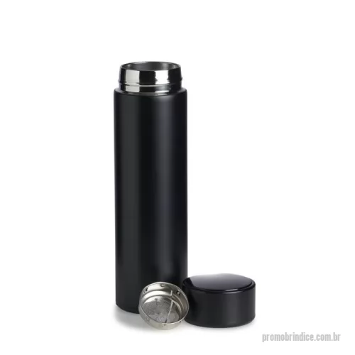 Garrafa térmica personalizada -  Garrafa Térmica Inox 400ml com Display Touch Screen e Infusor Tecnologia e praticidade reunidas em uma garrafa moderna e funcional. Esta garrafa térmica de parede dupla em inox com capacidade de 400ml mantém suas bebidas na temperatura ideal por mais tempo, enquanto a tampa inovadora conta com display touch screen em LED que mostra a temperatura exata do líquido.  Ideal para amantes de chá e infusões, acompanha um infusor de bebidas removível, perfeito para preparar suas infusões favoritas diretamente na garrafa.  ???? Especificações Técnicas: Capacidade: 400 ml  Altura: 22,8 cm  Largura: 6,5 cm  Circunferência: 20,5 cm  Peso aproximado: 252 g  Material: Inox com parede dupla  Tampa: Display touch screen em LED  Acessório: Infusor de bebidas removível  Área para gravação (CxL): 16 cm x 3 cm