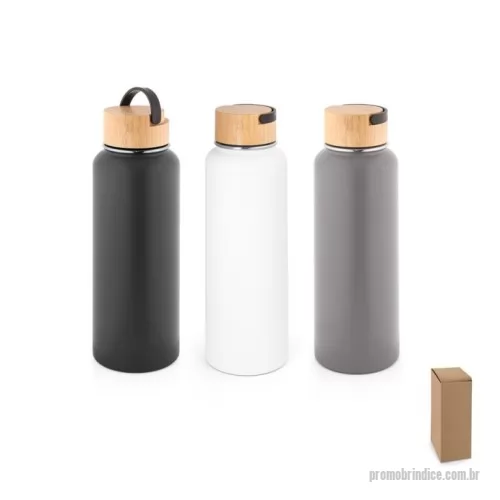 Garrafa térmica personalizada - Garrafa em aço inox 90% reciclado de parede dupla térmica, isolada a vácuo. Possui parede com revestimento em pó oferecendo mais durabilidade e resistência. Tampa em bambu com pega em plástico que facilita o transporte. Grande capacidade até 1.2 L. Fornecido em caixa presente de papel kraft reciclado. Certificação EU Food Grade. A cor e o resultado da impressão nos materiais naturais pode variar entre produtos. ø90 x 287 mm