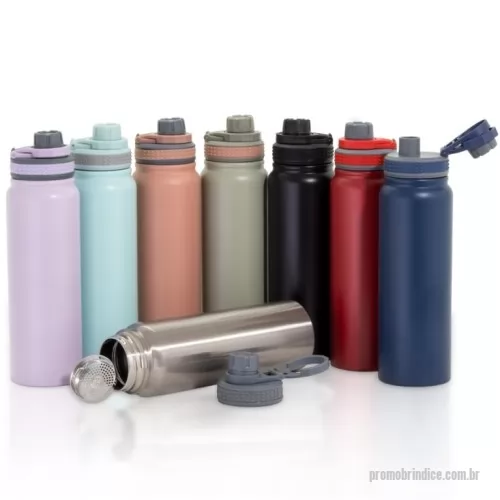 Garrafa térmica personalizada - Garrafa térmica com infusor de bebidas, feita em inox 304 de parede dupla com capacidade de 850ml. Tampa com alça para transporte e tampa de proteção para o bocal.  Altura: 27,5 cm Largura: 7,8 cm Circunferência: 25 cm Peso aproximado (g): 394 Medidas aproximadas para gravação (CxL): 19 cm x 4 cm