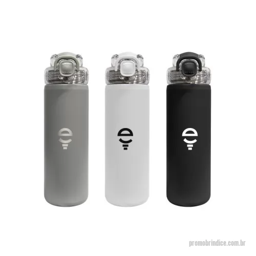 Garrafa térmica personalizada - Garrafa térmica produzida em aço inoxidável com capacidade de 750ml e parede dupla com isolamento a vácuo, que auxilia na manutenção da temperatura de bebidas frias ou quentes por longos períodos. Conta com tampa com trava de segurança, canudo retrátil e recipiente interno para preparo de água saborizada com frutas ou ervas. Acompanha alça de mão em poliéster que facilita o transporte no dia a dia. Seu design funcional une resistência, praticidade e acabamento moderno, adequada para uso em ambientes corporativos, escolares ou atividades físicas.