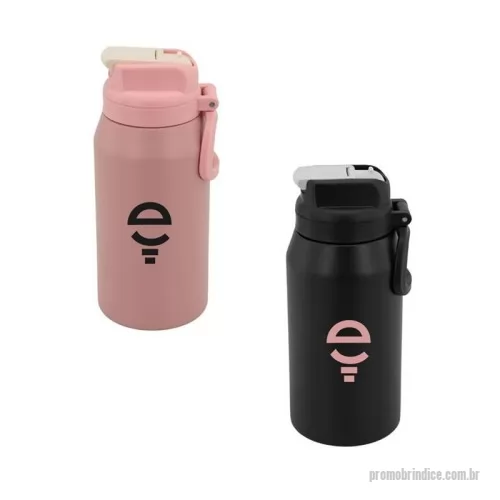 Garrafa térmica personalizada - Garrafa térmica de 600ml em aço inoxidável, com tampa rosqueável em plástico que integra bico e canudo interno, permitindo o consumo direto com mais praticidade. A estrutura leve e resistente facilita o uso em diferentes contextos, como deslocamentos diários, academia ou viagens. O corpo metálico, combinado aos componentes plásticos, resulta em um modelo funcional e de fácil manuseio.