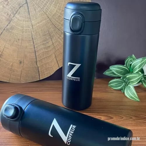 Garrafa térmica personalizada - Garrafa térmica em inox com parede dupla, capacidade de 400ml. Tampa com botão central para abertura e borracha interna para vedação.