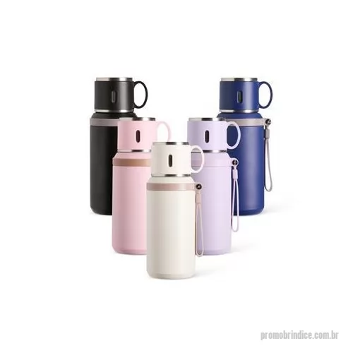 Garrafa térmica personalizada - Garrafa térmica em inox com pintura eletrostática e capacidade de até 600 ml. Possui estrutura de parede dupla e tampa interna rosqueável com anel de vedação, abertura do bocal por botão de acionamento e infusor. Conta ainda com tampa externa em form